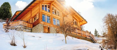 المنشأة من الخارج