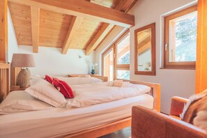 6 bedrooms, desk, iron/ironing board, travel cot - Beautiful chalet in the Swiss Alps with stunning views and private hot tub (Haute Nendaz)