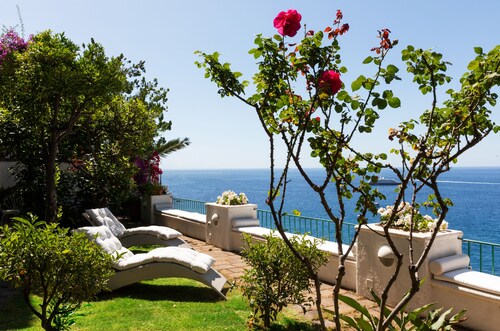 Casa dell'Ammiraglio. charming villa in the heart of Positano. with sea view