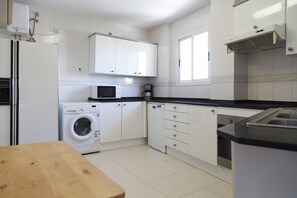 Frigorifero, microonde, forno, lavastoviglie