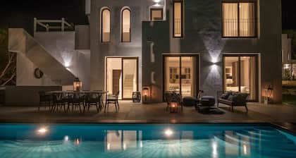 Al Mar. Modern Andalus, beach access and views