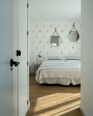 5 bedrooms, iron/ironing board, WiFi (free), bed sheets
