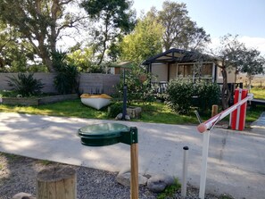 Property grounds - Shaded wooden bungalow, 200 meters from the sea, in a lovely green setting  (sorbo ocagnano)