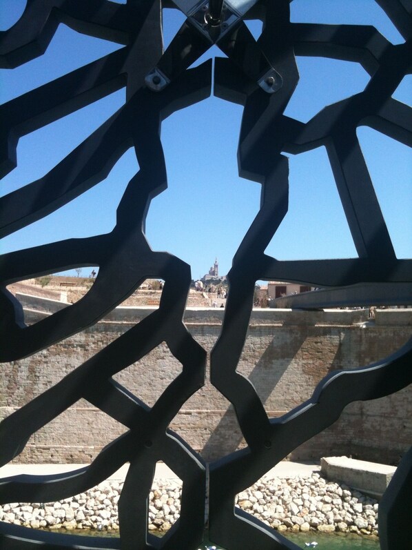 Notre Dame de la Garde vue du MUCEM