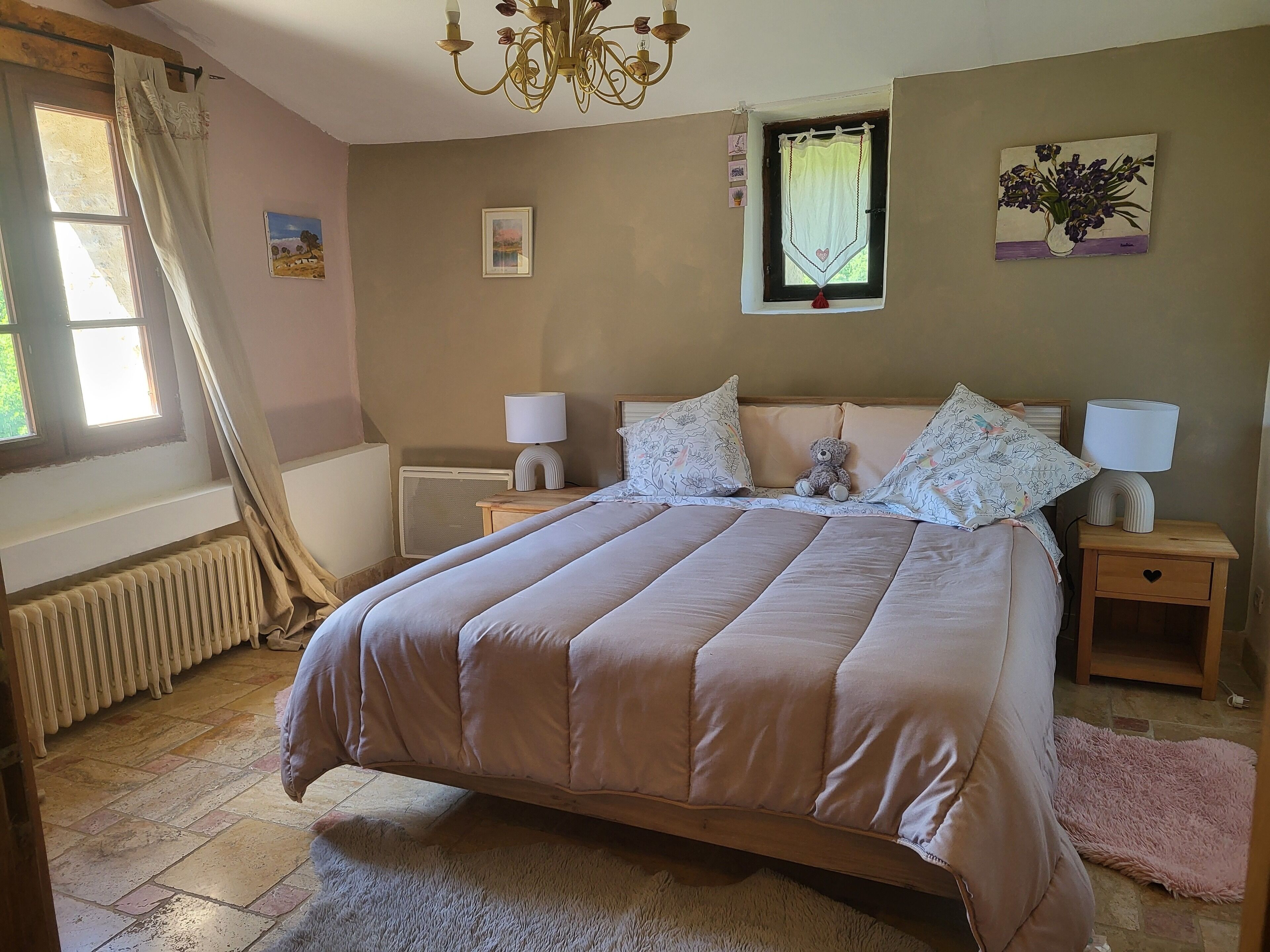 2 chambres, fer et planche à repasser, lit parapluie, Wi-Fi gratuit
