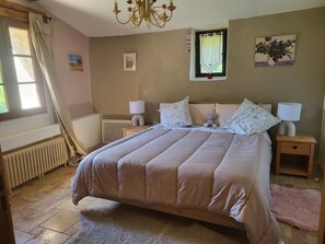 3 bedrooms, iron/ironing board, travel crib, free WiFi
