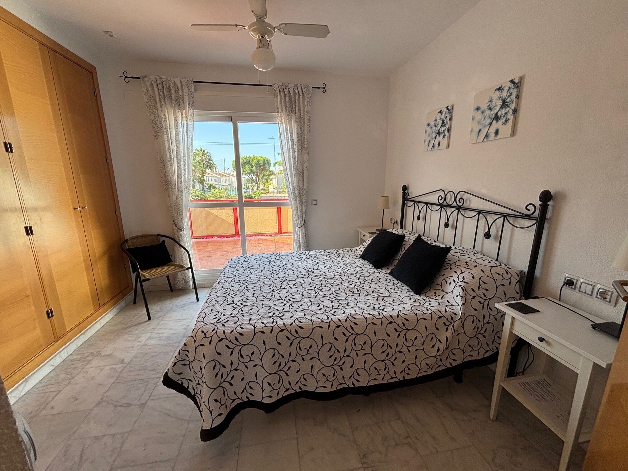 1st floor master bedroom with en suite and terrace