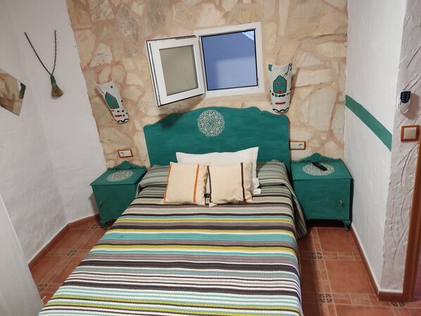 4 makuuhuonetta, silitysrauta/-lauta, Wi-Fi, vuodevaatteet