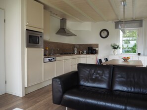 Interior - Comfortable and sunny bungalow at the beach, dunes and flower fields full (Sint Maartensvlotbrug)