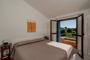 2 bedrooms, travel crib, WiFi