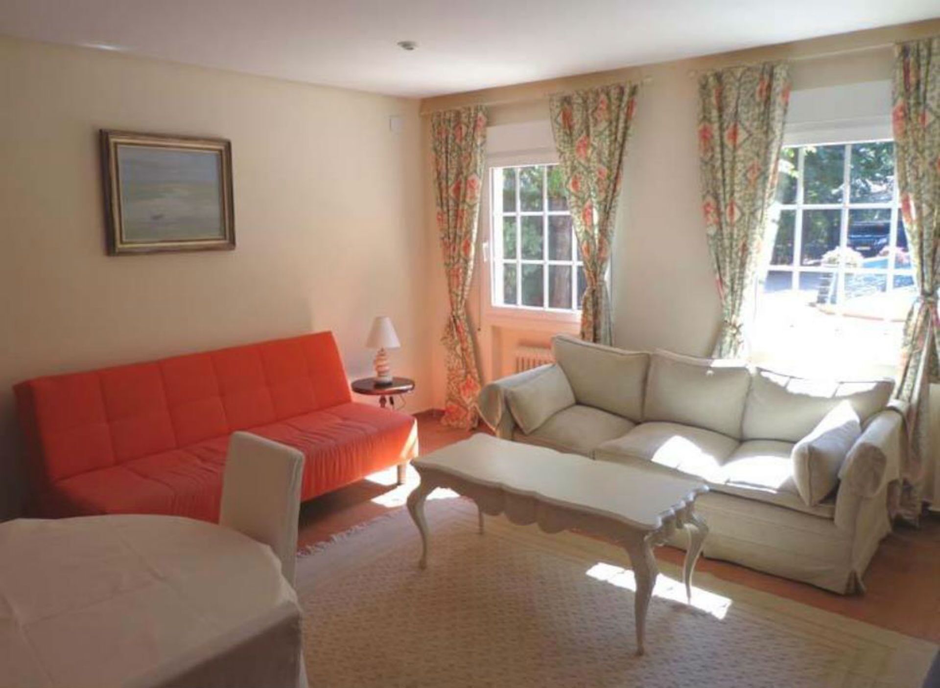 Torrelodones: House with shared garden and pool 25 min from Madrid. Wifi