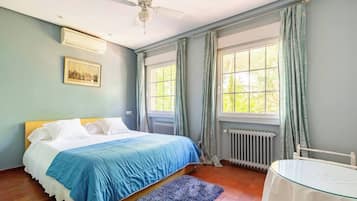 3 Schlafzimmer, Schreibtisch, Bügeleisen/Bügelbrett, kostenloses WLAN
