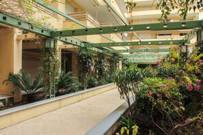 المنطقة المحيطة بالمنشأة