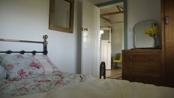 2 bedrooms, iron/ironing board, travel cot, free WiFi