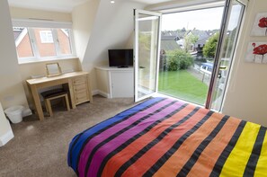 4 bedrooms, iron/ironing board, travel cot, free WiFi