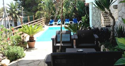 Casa Jardi yksityisellä uima-altaalla lähellä rantaa, Port Aventura, Ferrari Land