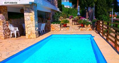 Casa Jardi with private swimming pool 1 Km from the beach Golf Port Aventura Ferrari Land