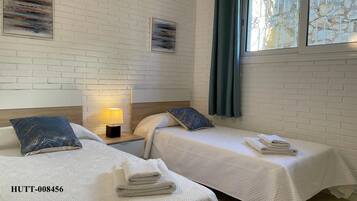 2 Schlafzimmer, Zimmersafe, Schreibtisch, Bügeleisen/Bügelbrett