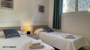 2 chambres, coffres-forts dans les chambres, bureau