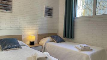 2 bedrooms, in-room safe, desk, iron/ironing board