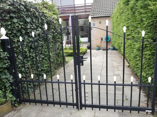 Sonniges Ferienhaus beim Grevelingenmeer mit eingezäuntem Garten plus Terrasse.