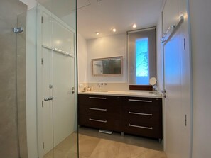 Shower, hair dryer, towels, toilet paper