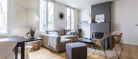 TV, books, stereo