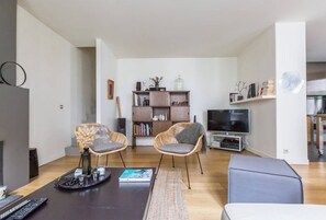 تلفزيون، كُتُب، ستيريو