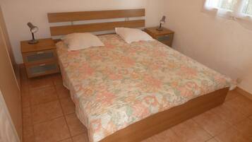 1 camera, ferro/asse da stiro