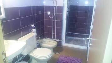 Shower, bidet, towels