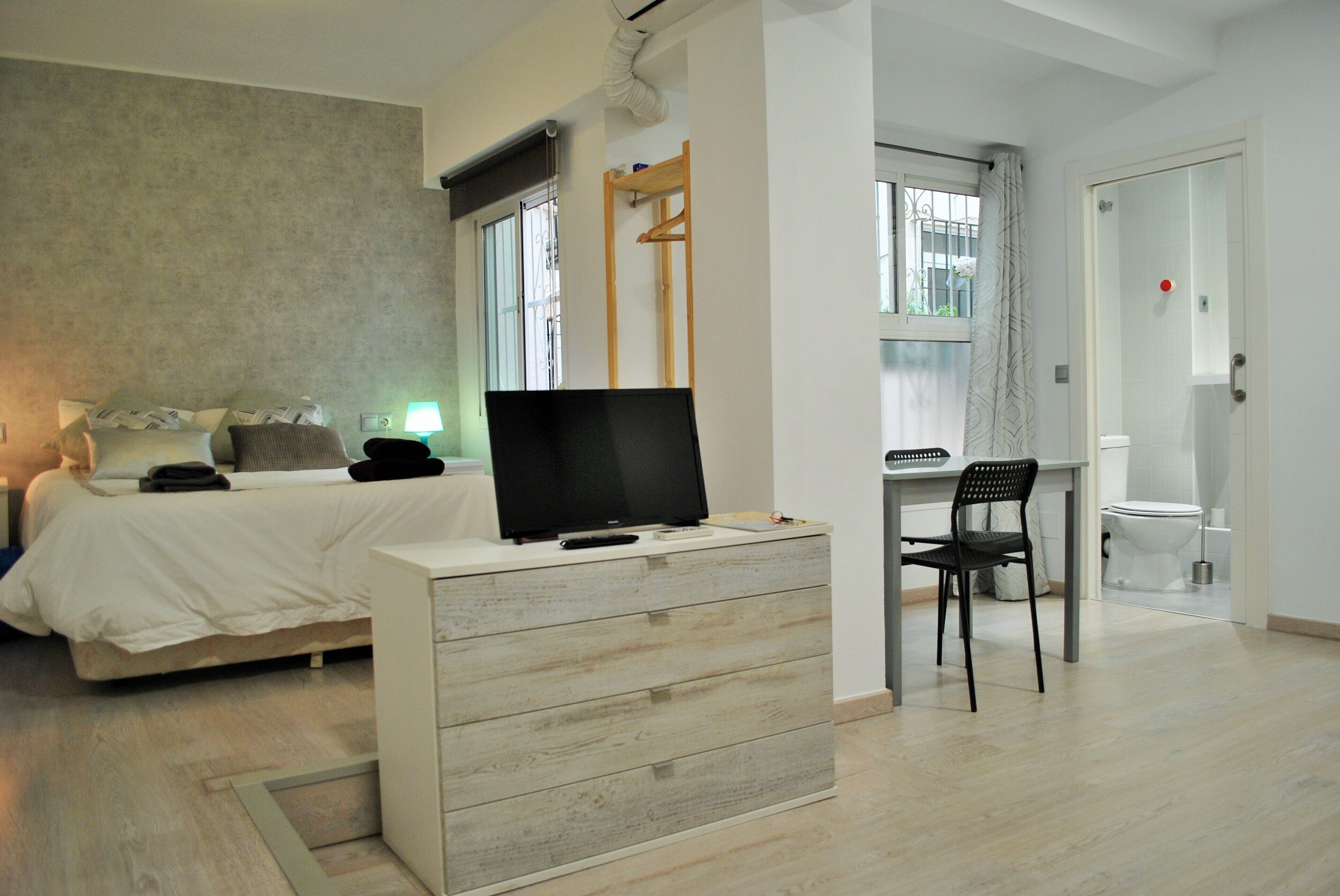 Iron/ironing board, free WiFi, bed sheets