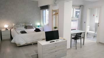 Bügeleisen/Bügelbrett, kostenloses WLAN, Bettwäsche