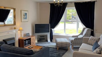 Smart TV, fireplace, DVD player, books