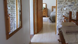 3 間睡房、熨斗/熨衫板、免費 Wi-Fi、床單