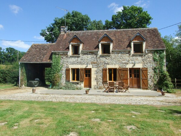Exterior - Traditional Normandy Cottage (La Bellière)