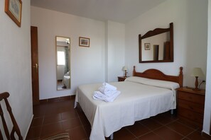 3 chambres, coffre-fort, fer et planche à repasser