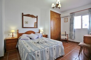 3 bedrooms, iron/ironing board, free WiFi, bed sheets