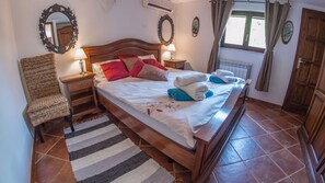 4 quartos, ferros/tábuas de passar roupa, Wi-Fi, roupa de cama