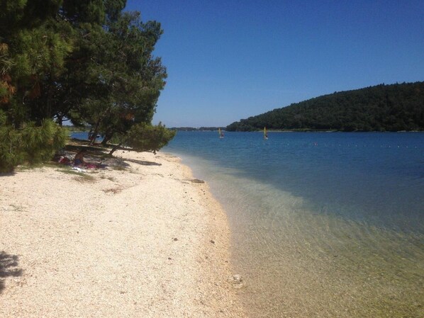 Beach nearby - A/C 4 bedroom Villa, Pool, sea views beach 6 minutes walk. Sleeps 8 people. (Pula)