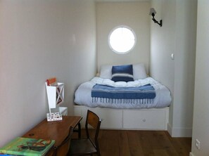 5 bedrooms, iron/ironing board, travel cot, free WiFi