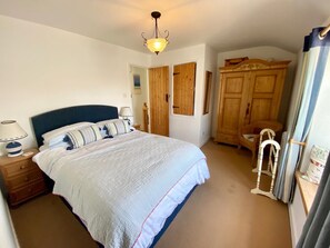 3 chambres, fer et planche à repasser, Wi-Fi gratuit, draps fournis