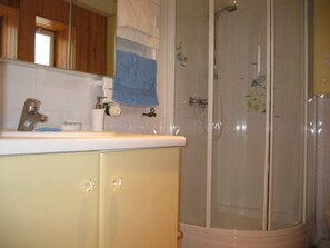 Baignoire, sèche-cheveux