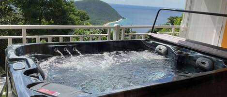 Outdoor spa tub