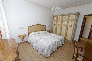 2 chambres, fer et planche à repasser, lit de bébé portatif, Wi-Fi