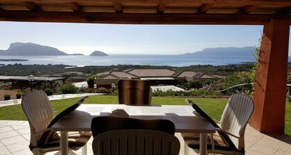 Villa con encantadora vista al mar en Golfo Aranci, isla de Tavolara y Figarolo