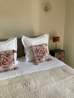 3 chambres, fer et planche Ă repasser, Wi-Fi, draps fournis