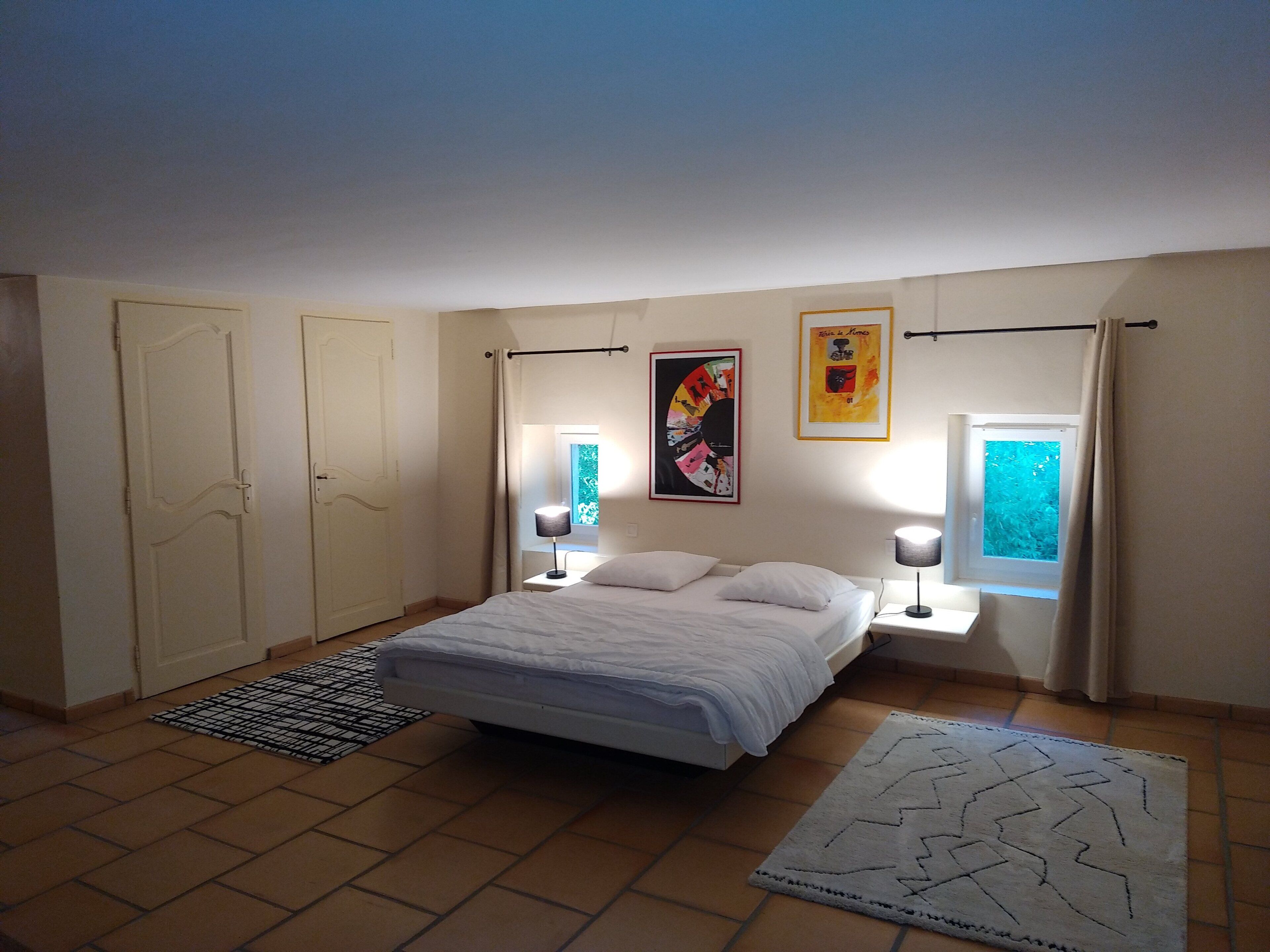 11 slaapkamers, een bureau, een strijkplank/strijkijzer, gratis wifi