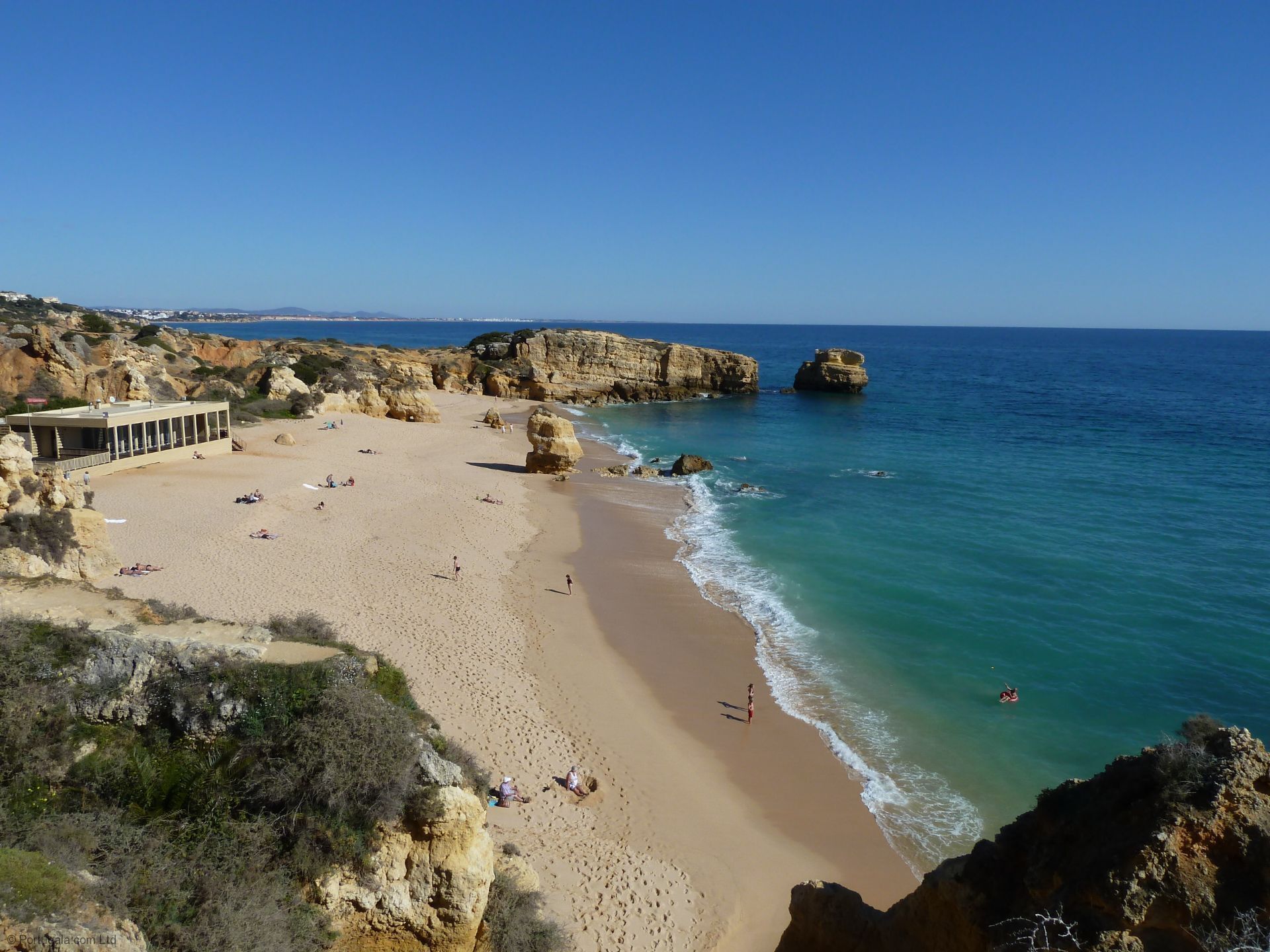 Villa Avo, Gale, Albufeira, 3 bedrooms, 3 bathrooms Near Beaches, Sunny Private Pool for 6-8 persons