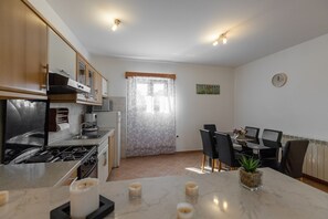 Fridge, microwave, oven, stovetop