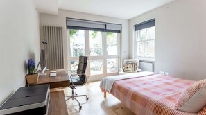 2 chambres, fer et planche à repasser, Wi-Fi, draps fournis